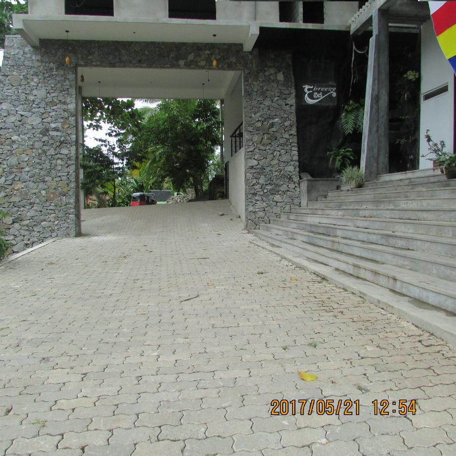 The Breeze Hotel Elpitiya  Extérieur photo